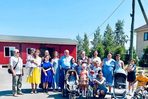 Руководители Балтийского объединения поздравили семьи Ольгинских приютов с Днем семьи, любви и верности 