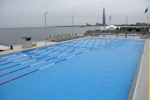 Возле «Газпром Арены» открылся уникальный всепогодный, всесезонный бассейн под открытым небом